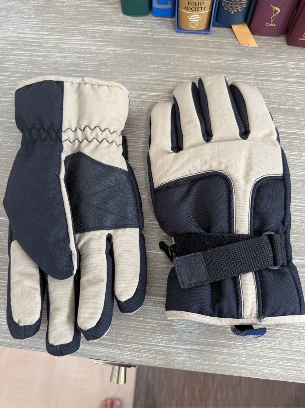 GAP Black and Beige Insulated Men's Winter Gloves